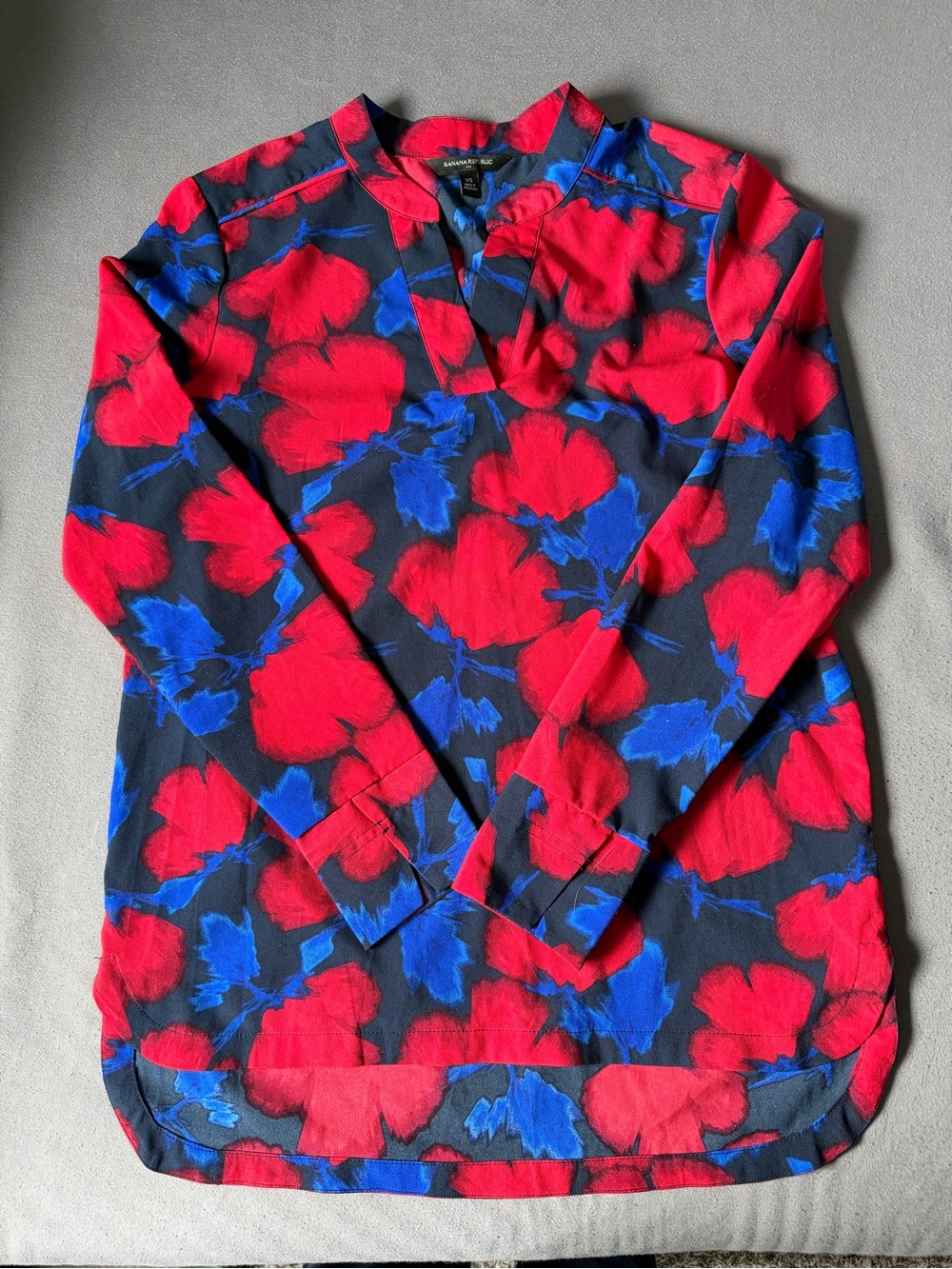 Banana Republic Red & Blue Flower Blouse Women’s Size XS